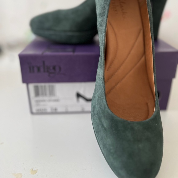 Clarks Wessex Wyvern Green Suede 3.5" Heel - 8 NWT - Picture 3 of 9